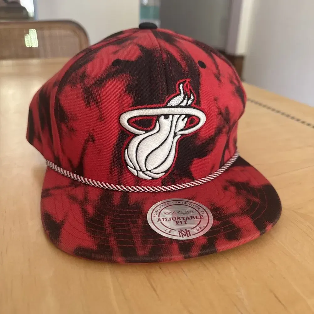 MIAMI HEAT RED & BLACK CAMO CAP HAT BY MITCHELL & NESS - OSFA